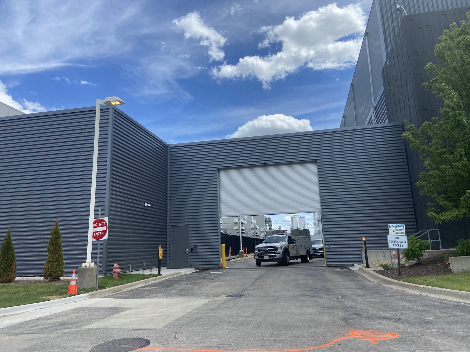 A data center building in Elk Grove Village, Illinois, with a single service truck, illustrating low day-to-day traffic.
